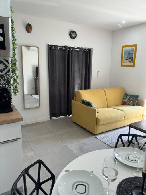 Mozart Cosy Love Room Chasse-sur-Rhône Extérieur photo