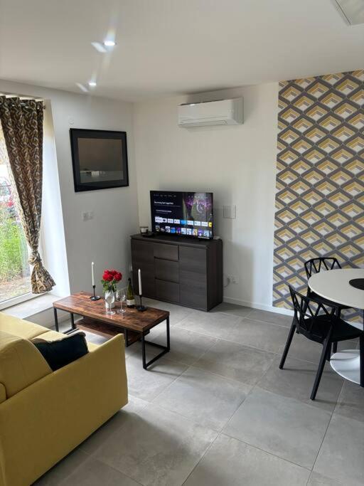 Mozart Cosy Love Room Chasse-sur-Rhône Extérieur photo
